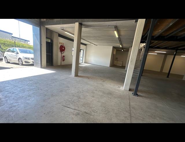 572M² MINI FACTORY TO LET IN STIKLAND INDUSTRIAL